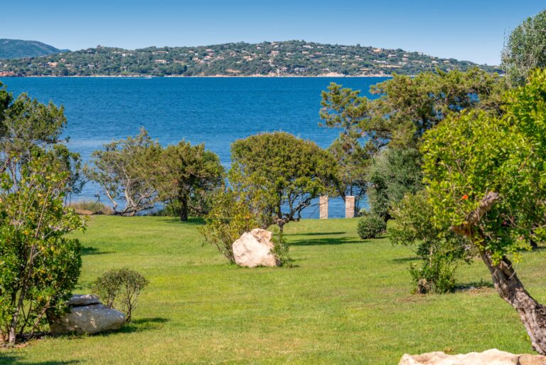 Waterfront villa for sale in Porto-Vecchio