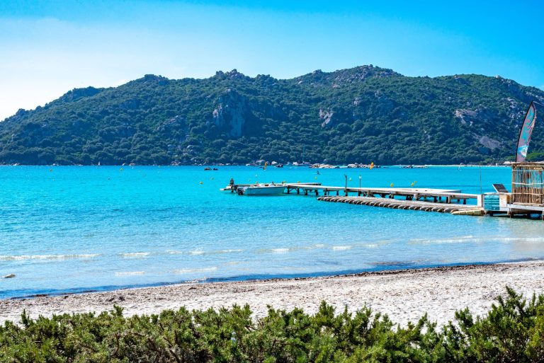 Villa « Pieds dans l’eau » à vendre sur la plage de Santa Giulia