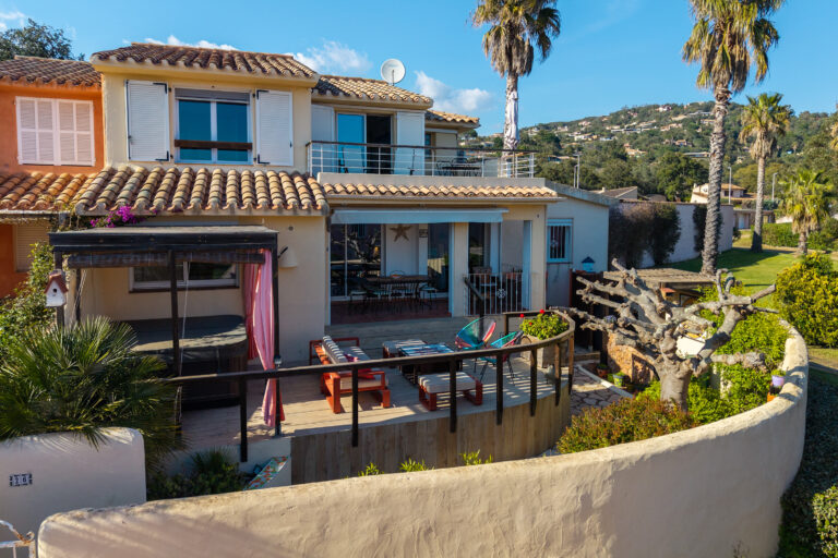 Maison vue mer à Marina di Fiori à vendre