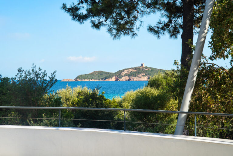 Waterfront Villa for Sale in Pinarello – Private Beach Access – PIN-600